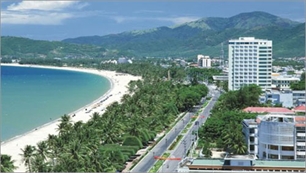 Phu Yen authorities hold dialogue with investors
